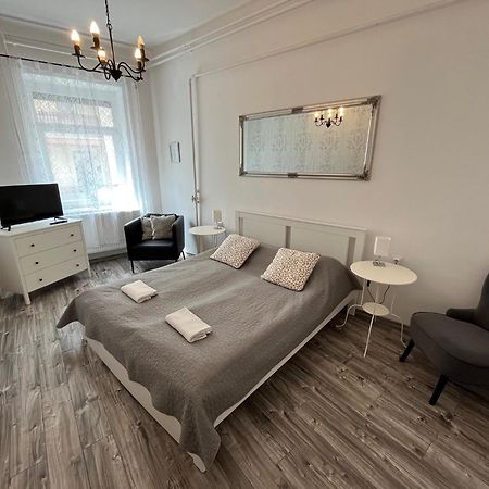 Pacsirta Apartmanhaz Eger Exteriör bild
