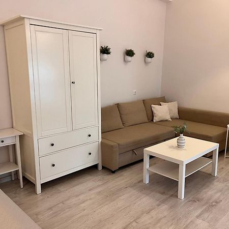 Pacsirta Apartmanhaz Eger Exteriör bild