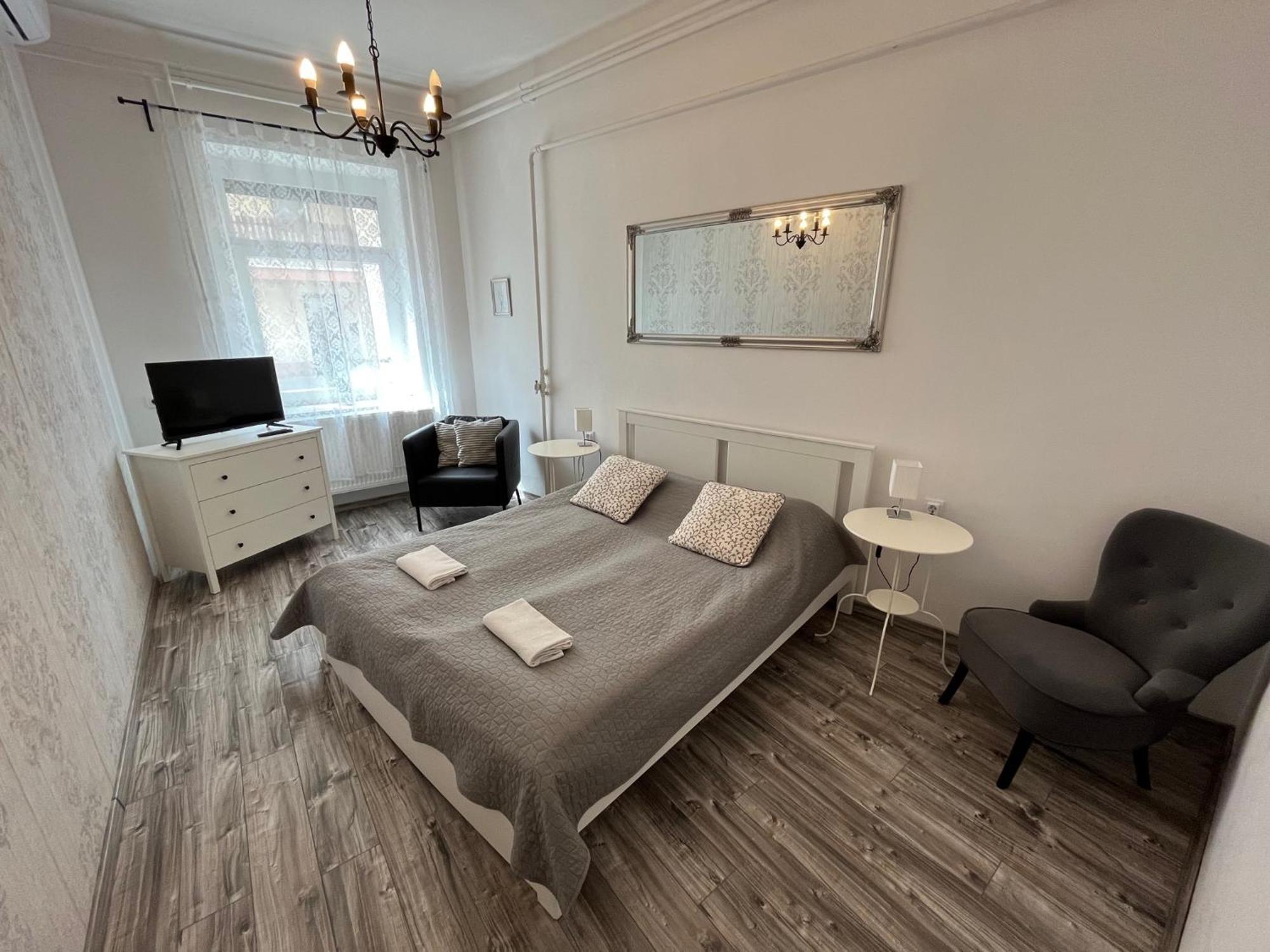 Pacsirta Apartmanhaz Eger Exteriör bild
