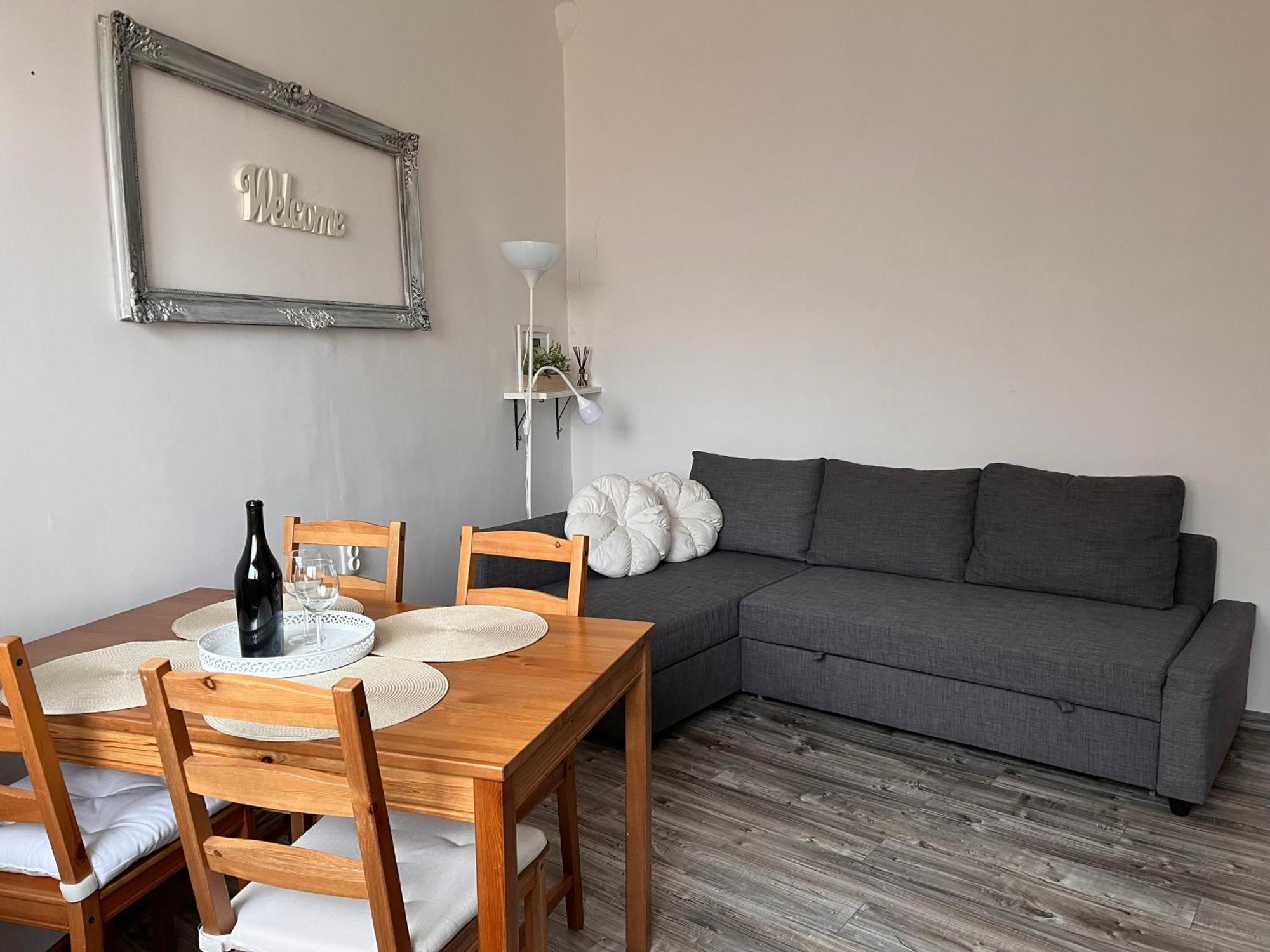 Pacsirta Apartmanhaz Eger Exteriör bild