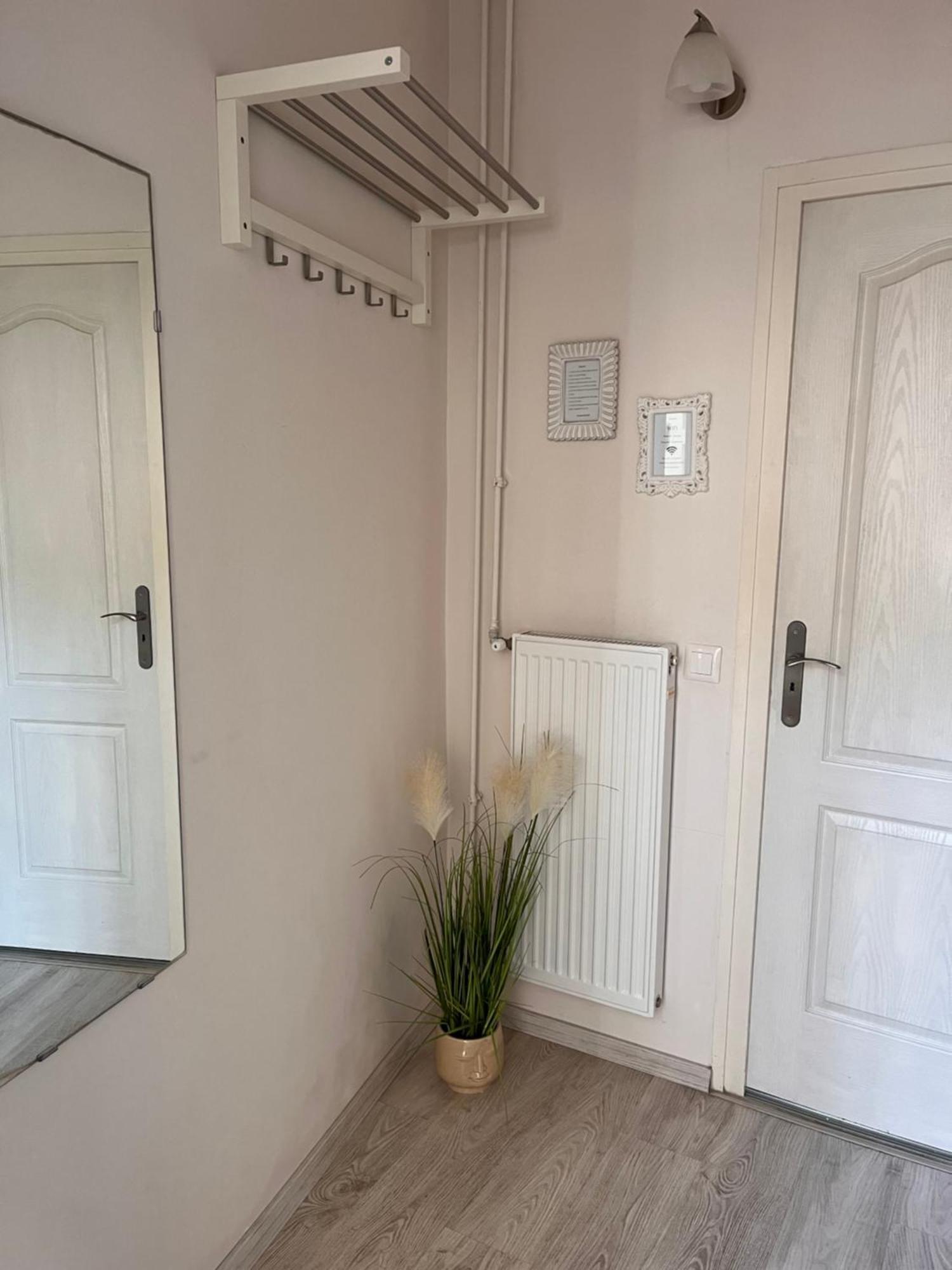 Pacsirta Apartmanhaz Eger Exteriör bild