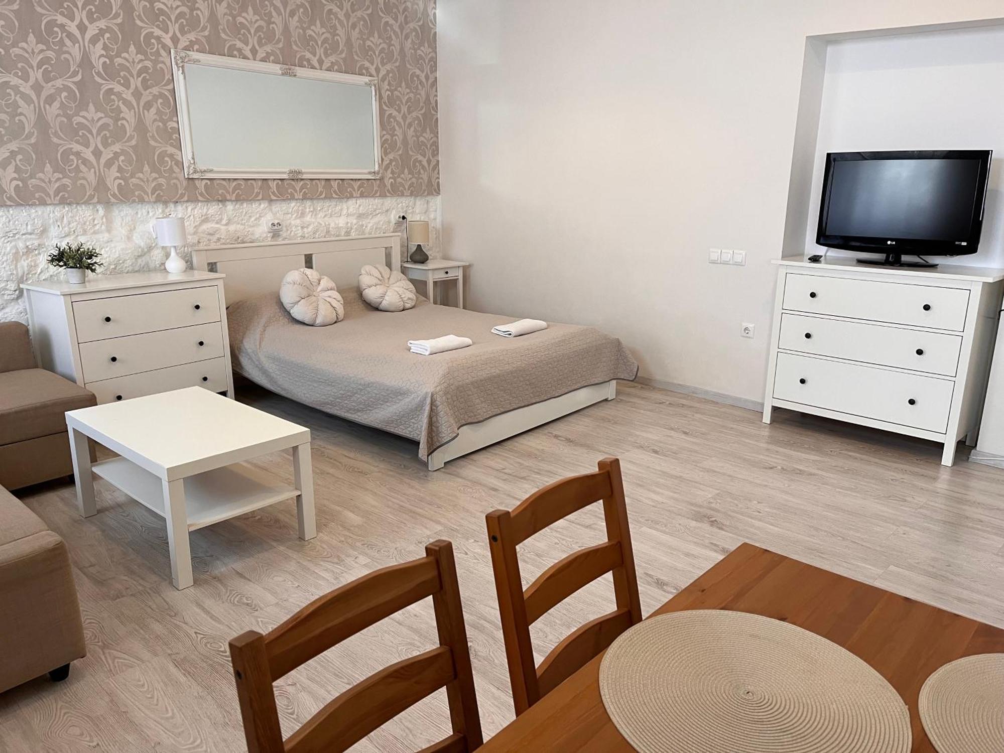 Pacsirta Apartmanhaz Eger Exteriör bild